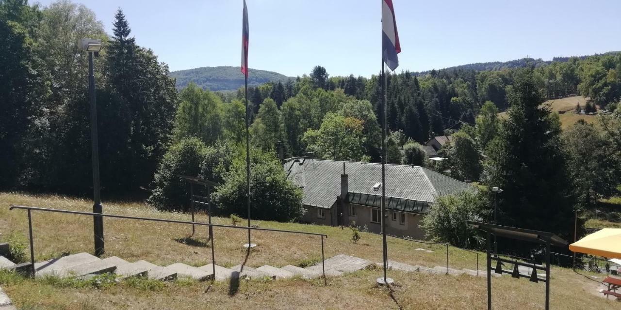 Olivin Kytlice Hiker Huts Hotel Exterior photo