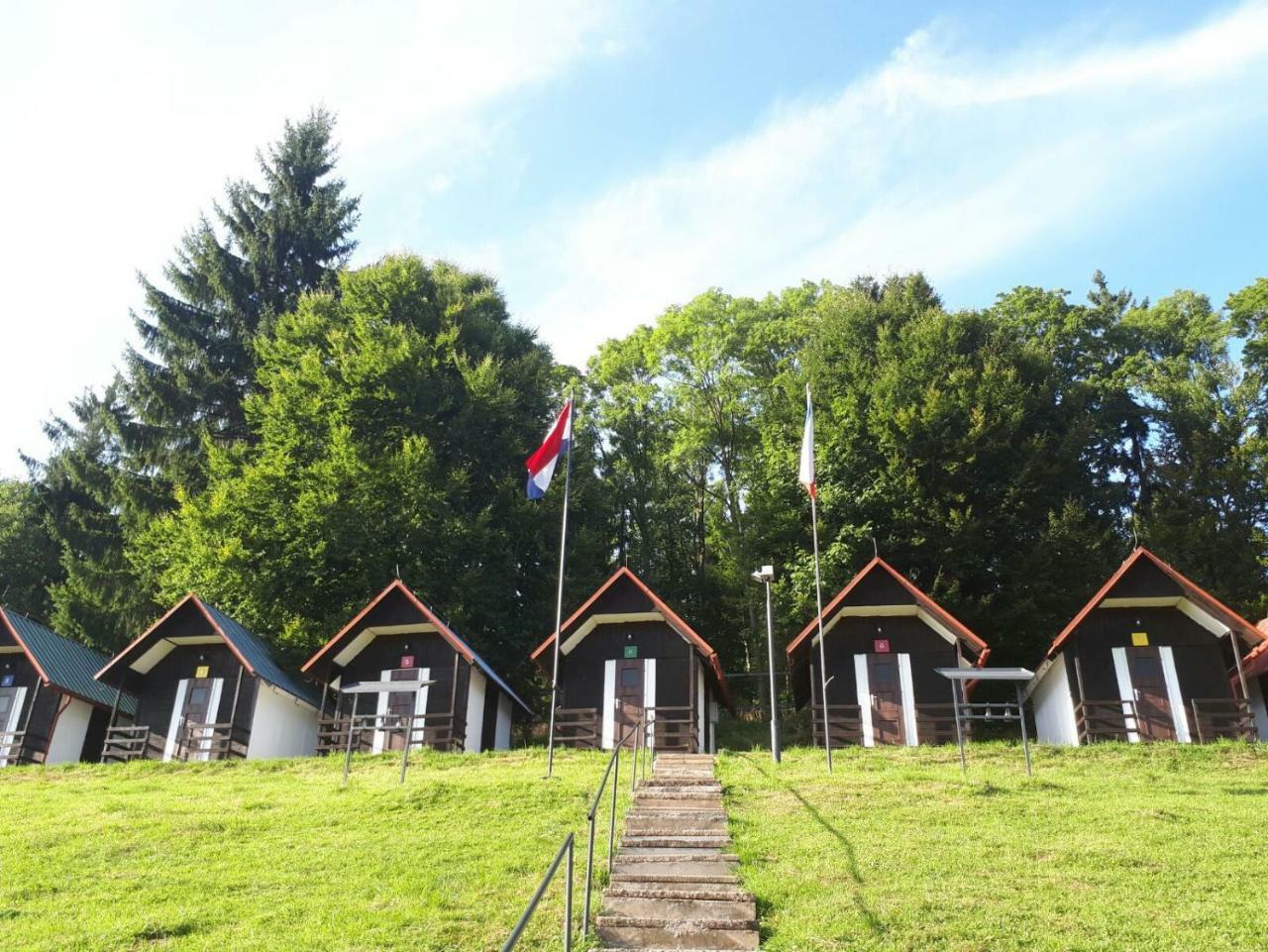 Olivin Kytlice Hiker Huts Hotel Exterior photo